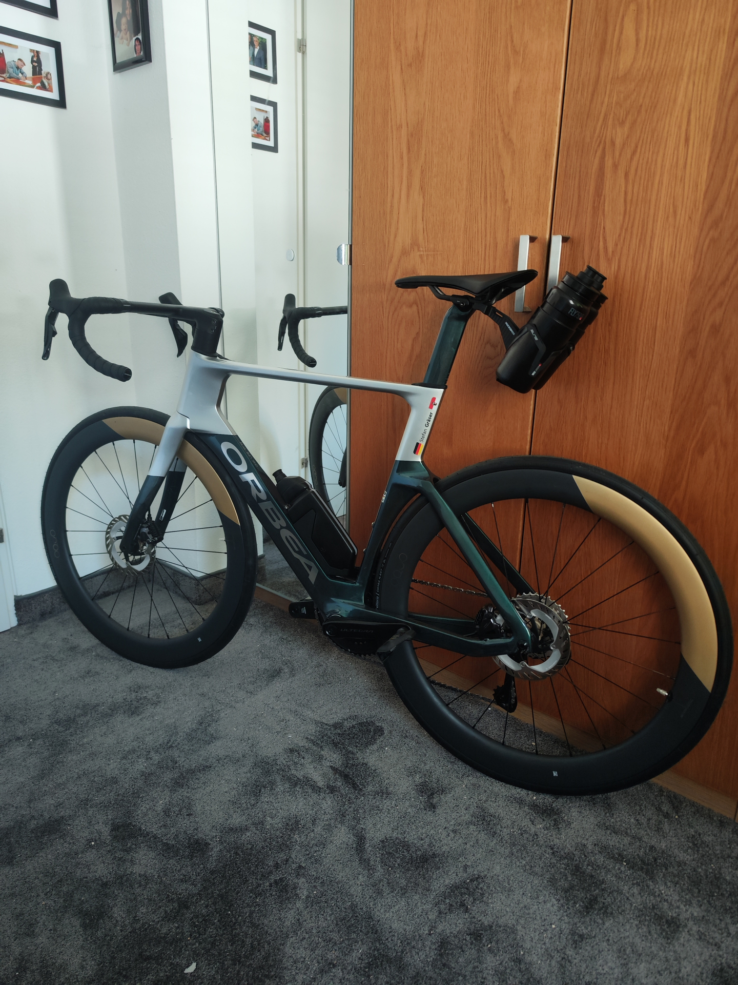 Customer spotlights are our favorite! ????

Stefan sent us these photos of his new custom name stickers and we can’t get over how good they look on that frame. 

Thanks _.steff for trusting Ace Stickers to add the finishing touch to your dream bike!

Want to see your name on your bike? Head to our website! ????

#AceStickers #CyclingCommunity